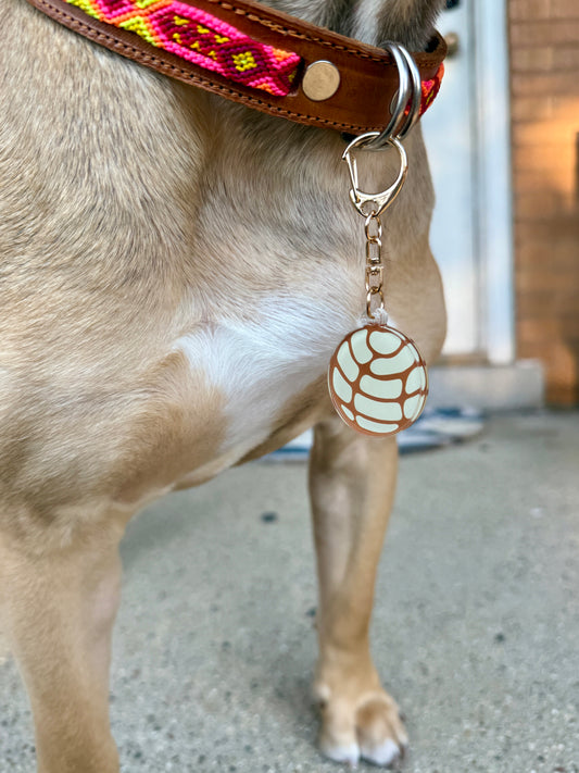 Concha collar charm